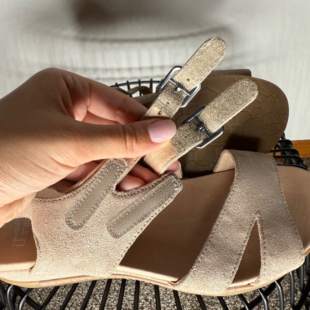 Dansko Angela Sandals Metallic Sand Nubuck Leather Wedge Velcro Straps EU 41 - Picture 7 of 8